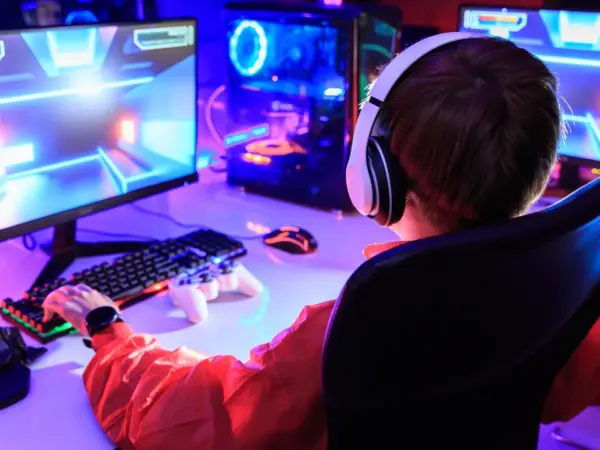 Perbandingan Game Online Mobile vs PC
